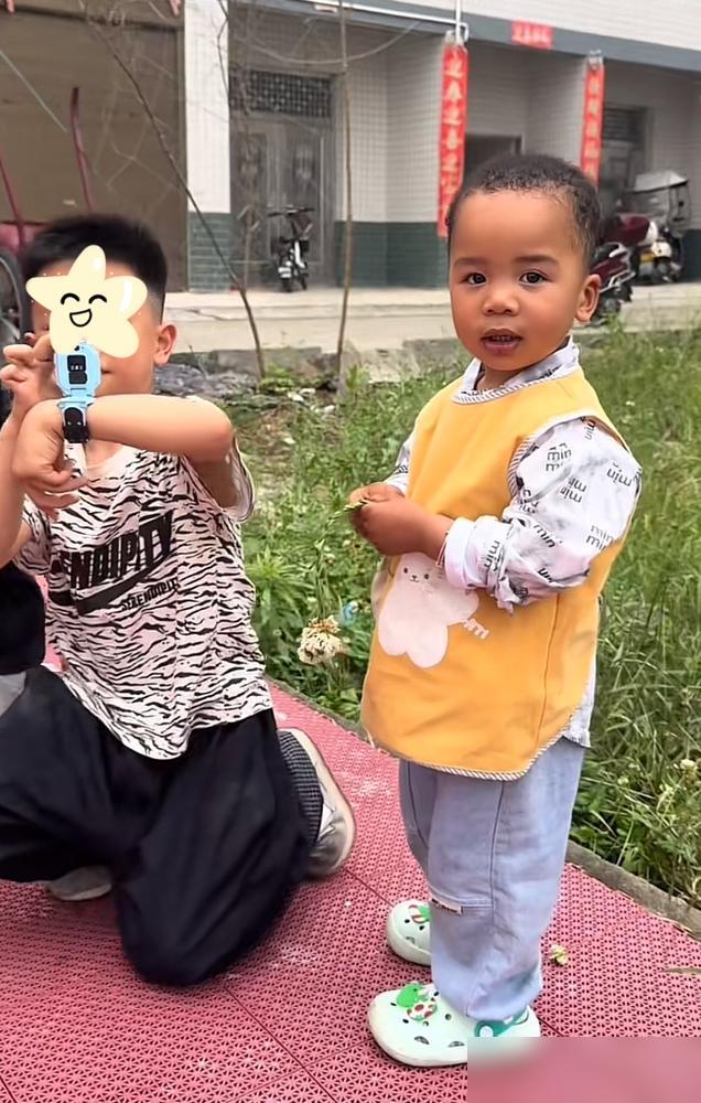 把儿子当摇钱树的网红，终于翻车了？

之前刷到好多人说拉乌夫妇天天靠拍儿子凯凯赚