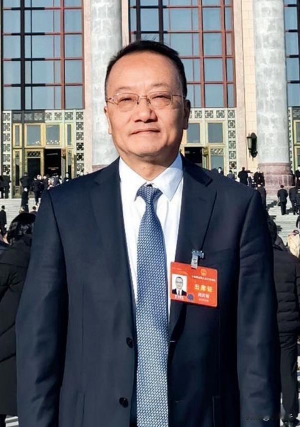 全国人大代表庹庆明建议对6岁以下、75岁以上的公民实行免费医疗。‌

这一建议得