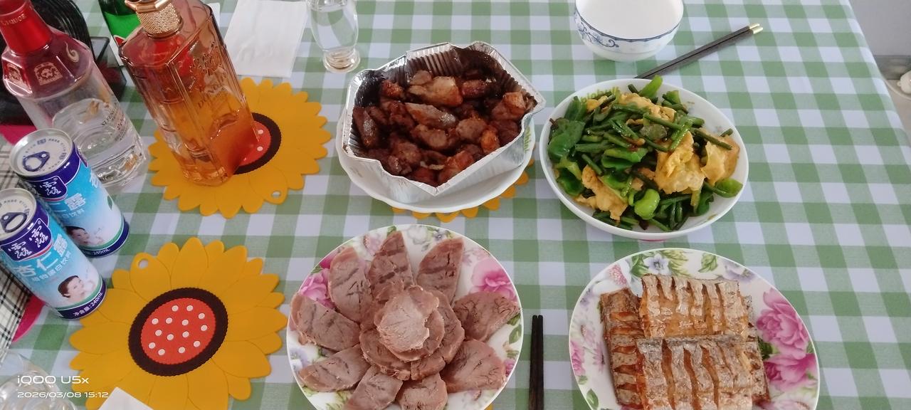 越来越讨厌他！
前几天买两袋大米，到货后，快递显示单号取件吗，我让我家老伴去取，