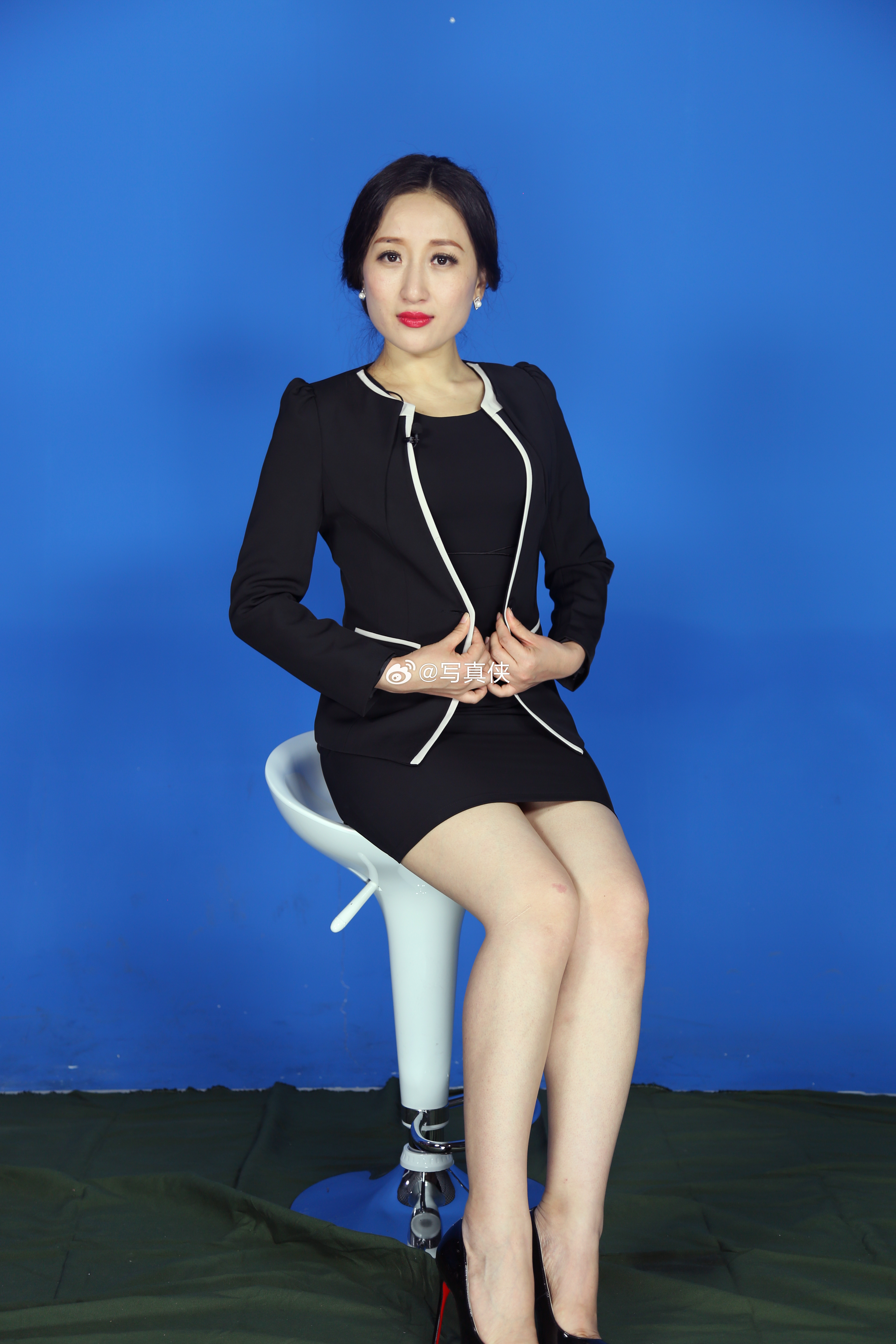 主持人姐姐[微笑][微笑][微笑] ​​​