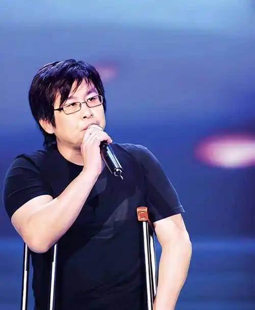 郑智化在成都、武汉的演唱会说是暂停了，我看这事儿办得挺明白。

早先在那个社交平