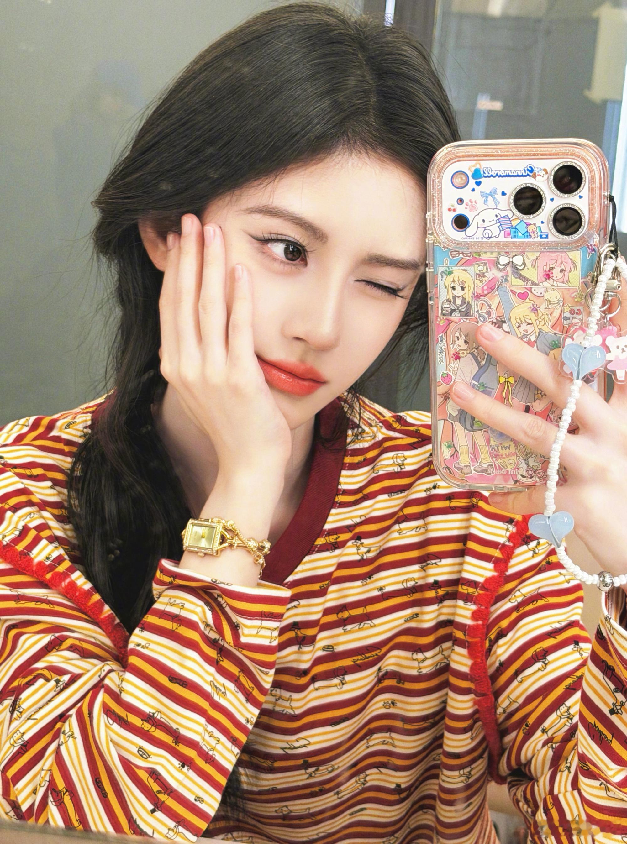 更新自拍🤳好漂亮吧……其实照片里有两只小猫🐈 