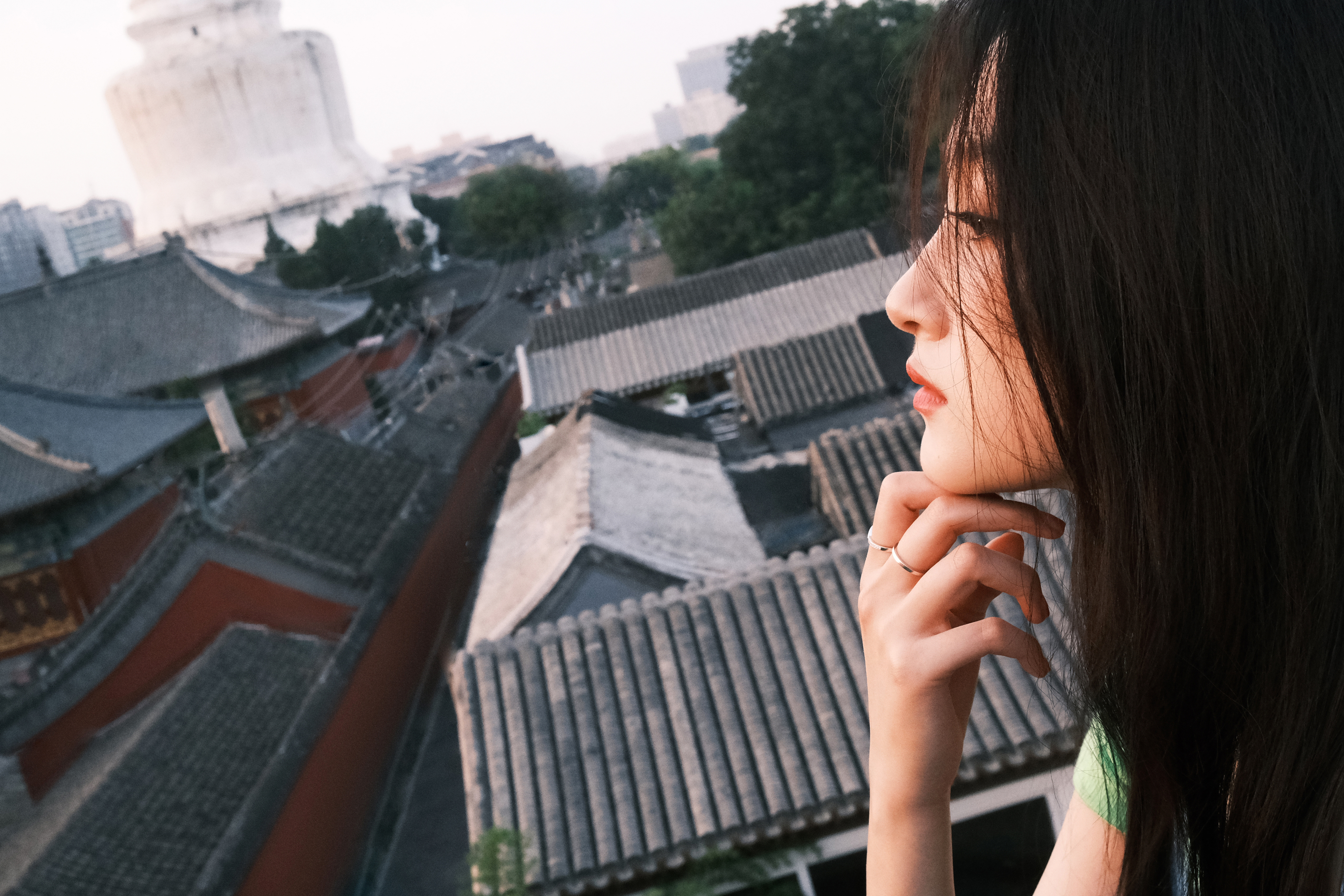 #关晓彤[超话]##关晓彤917生日快乐#  四季的颜色编织着时间的经纬，推开九