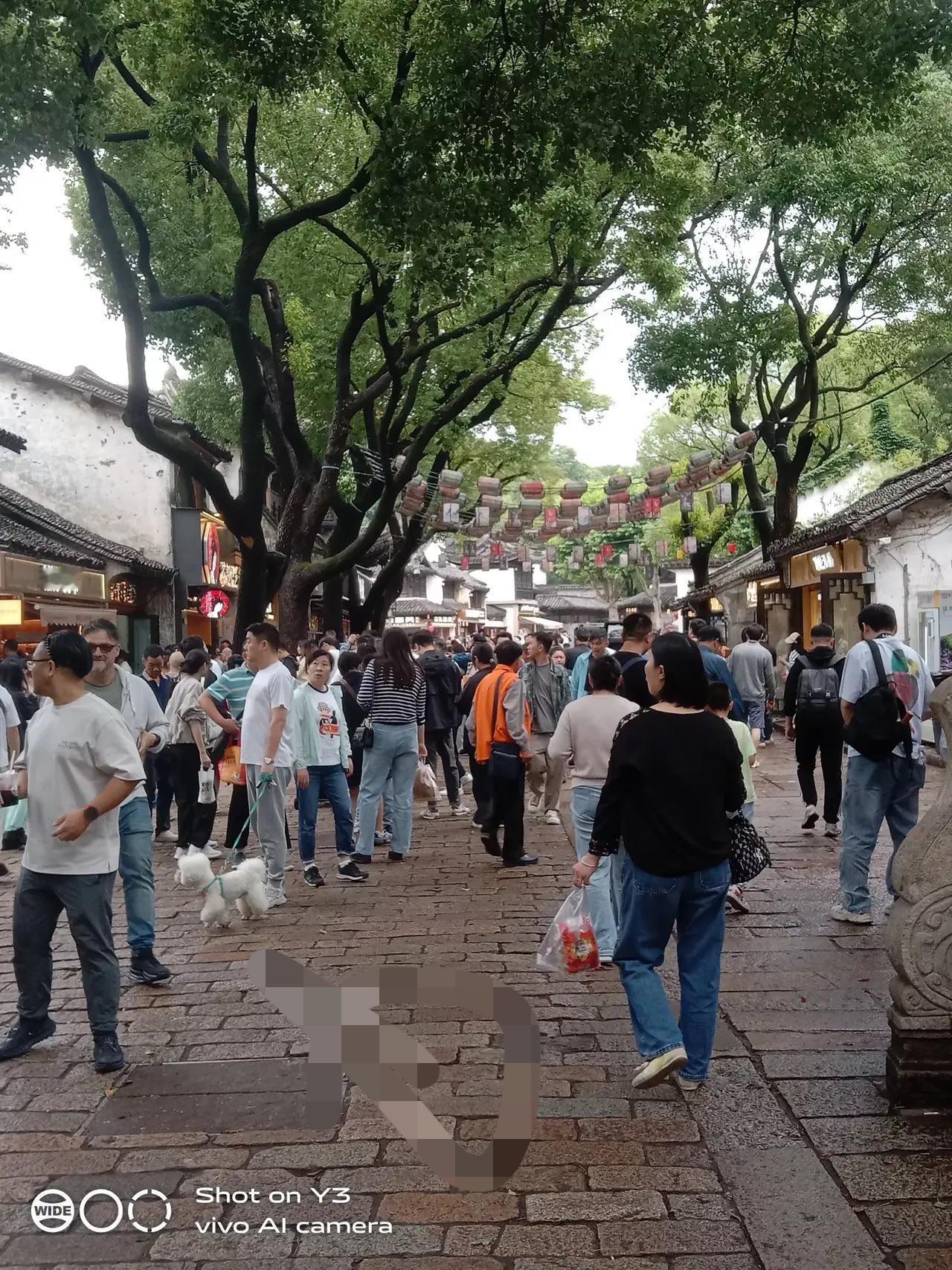 以前结婚谈彩礼，都是女方提出，男方哪怕东挪西借，也会先把婚结了！而现在，女方提出