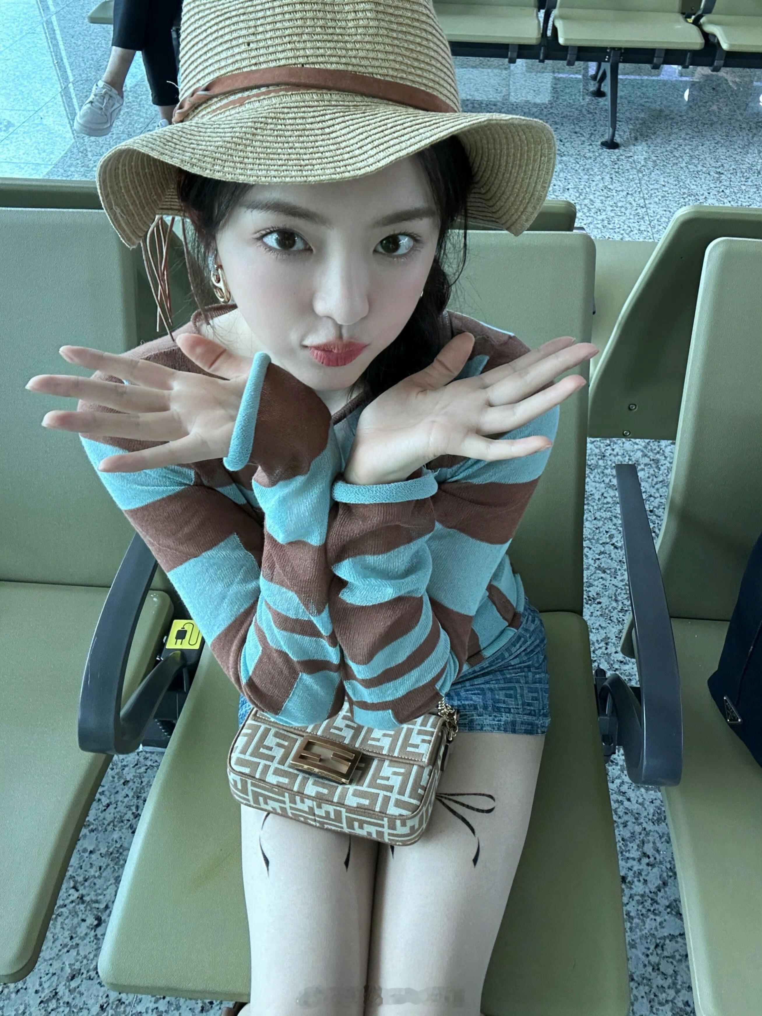 杨超越夏日元气少女 ​​​