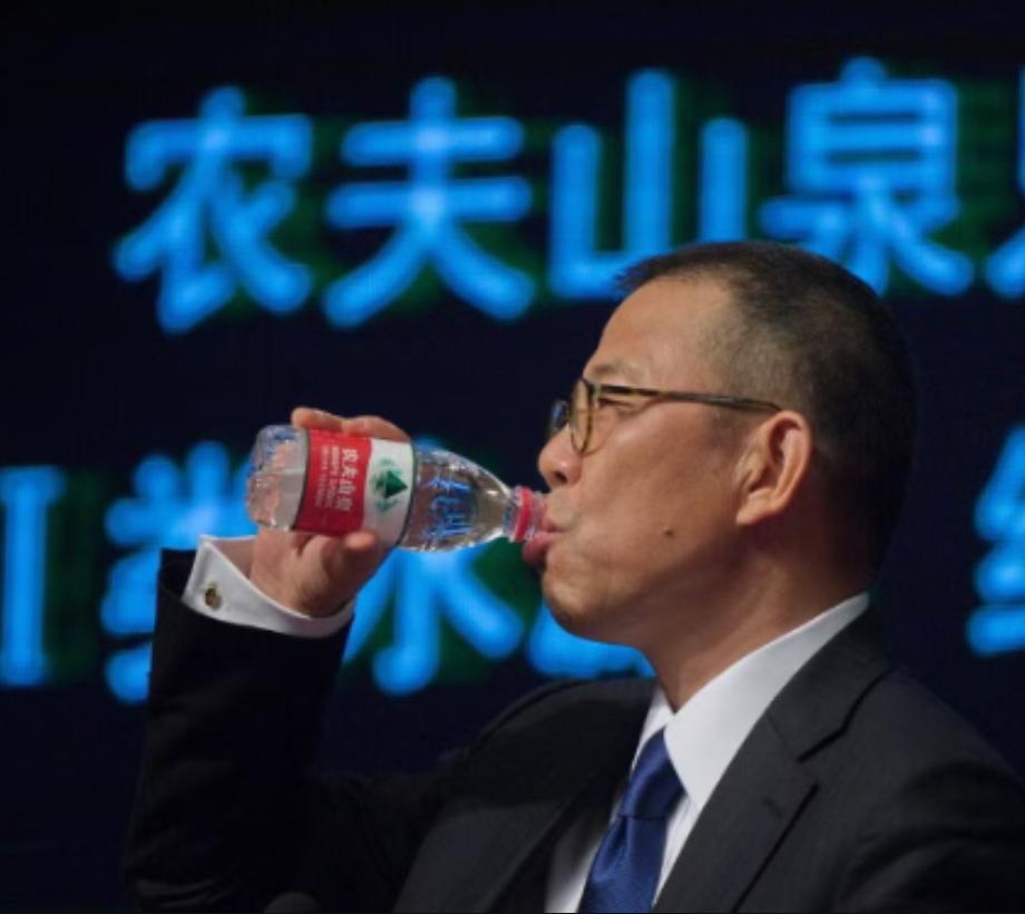 这个话题最近确实挺火的，各种跨界造车的消息一个接一个，说实话，我第一反应也是"这