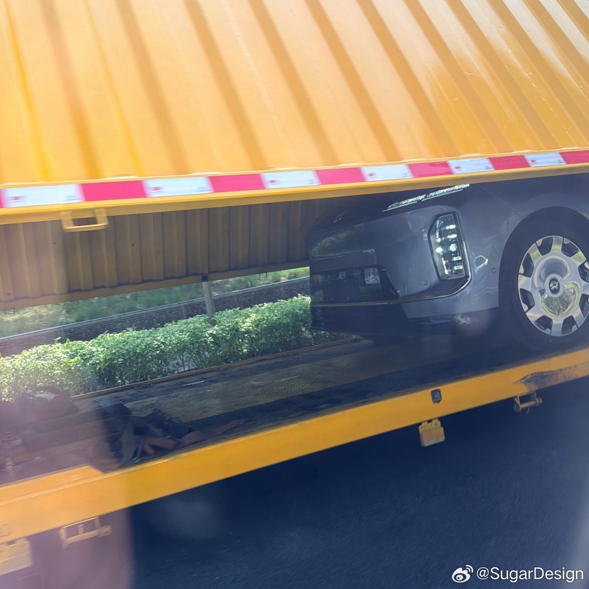 蔚来ES9大饼轮毂上车图之前申报图上出现过 