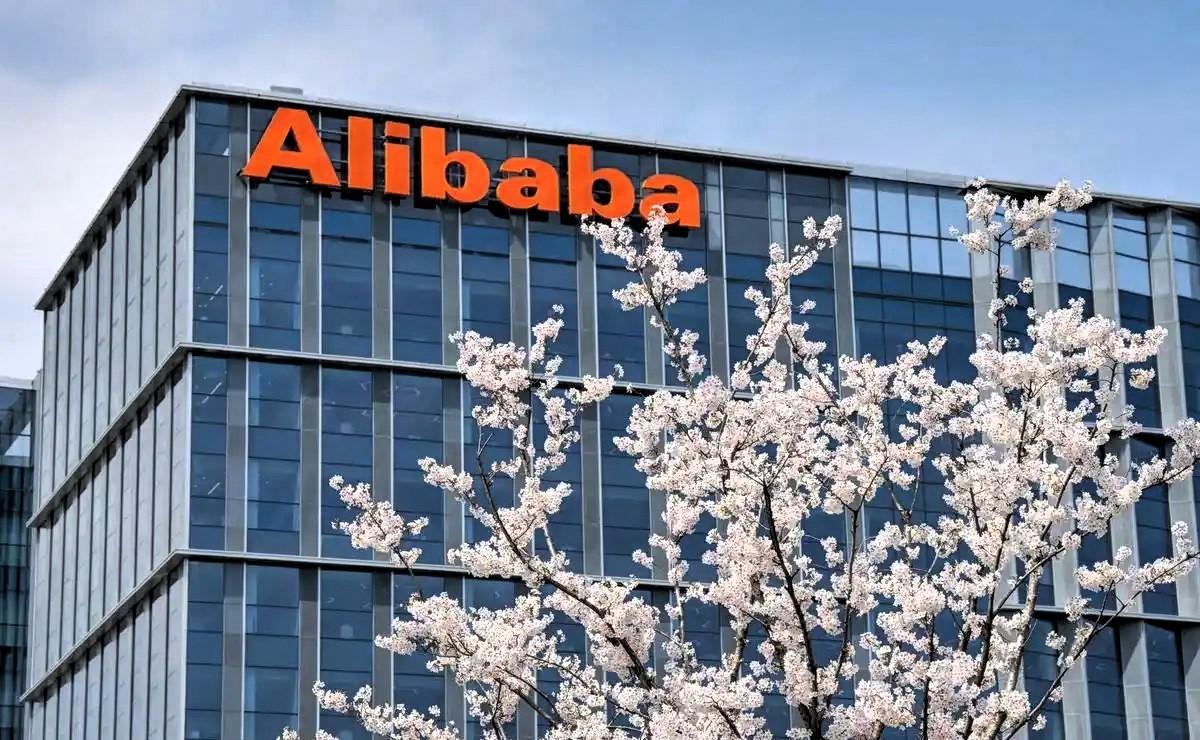 千问上线新形象，

AI突然有了酒窝，

它到底想干啥。

4月22号，阿里正式