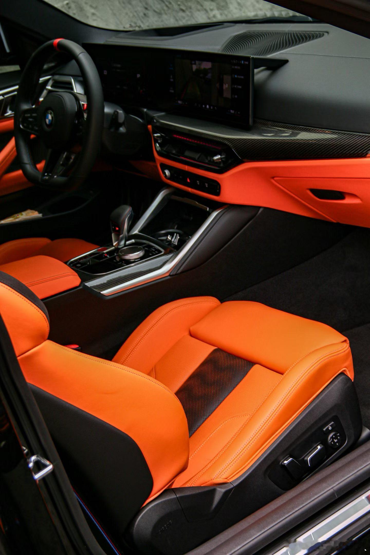 不随波逐流，速度与优雅共生。26年M4雷霆版，2000公里准新里程，全车车衣加持