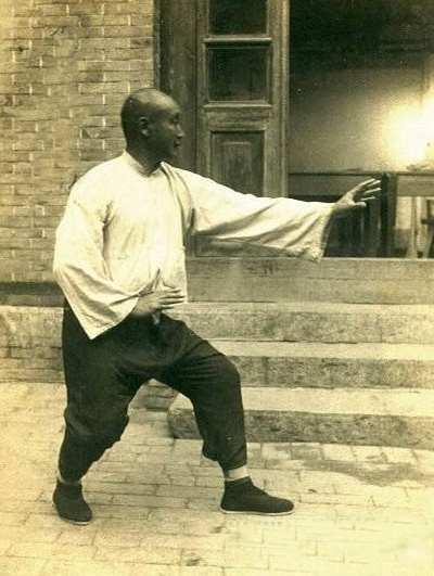 傅剑秋（1880年-1956年），原名长荣，又名昌荣，出生于天津宁河县芦台镇。自