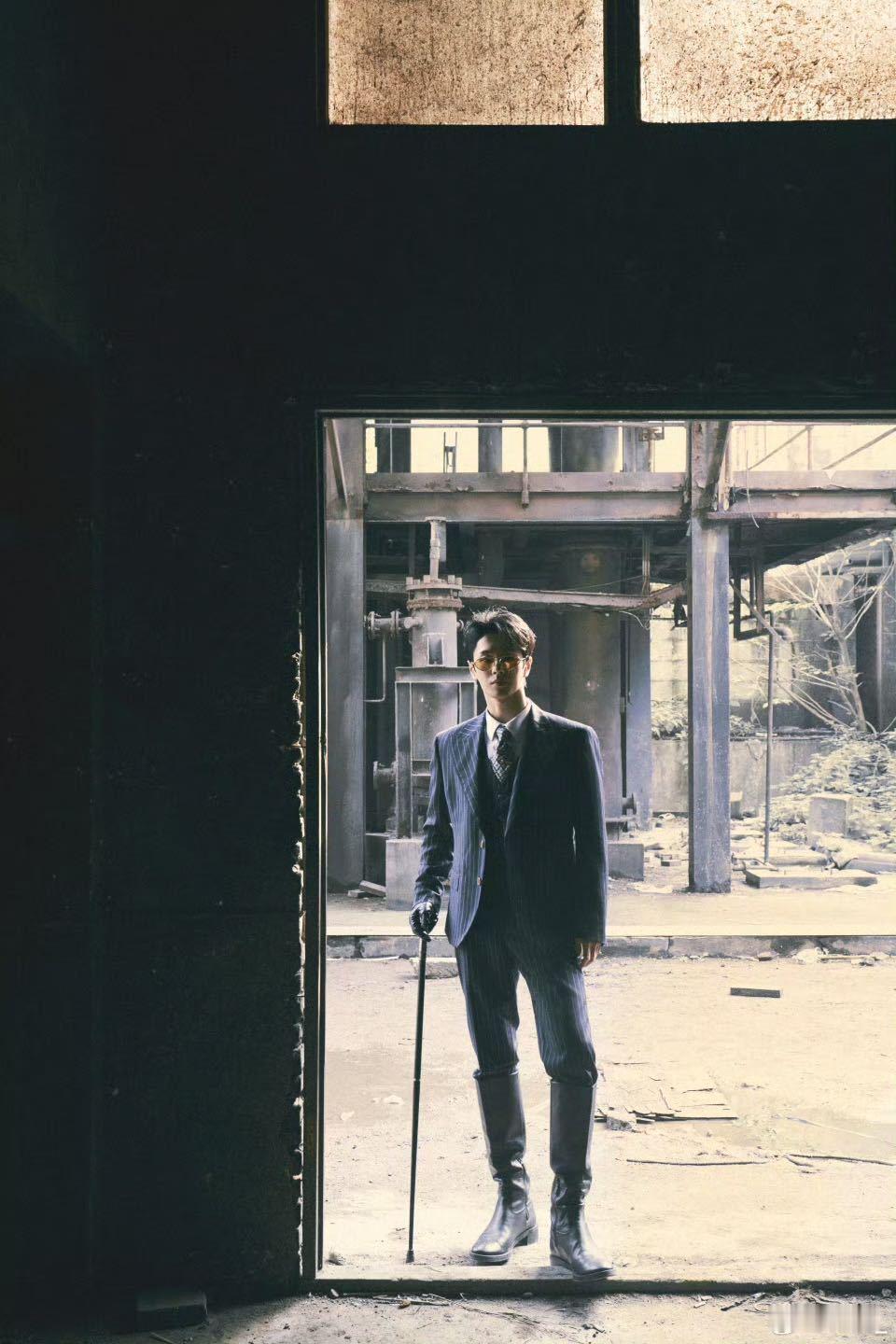 李汶翰你竟然能记住我的歌名 文荣奖红毯黑西装帅出圈！采访时主持人流畅背出他的长歌