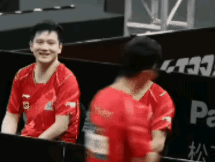 亚锦赛男团第一阶段半决赛：
中国3-0中国香港。
王楚钦对阵黄镇廷，准备充分，发