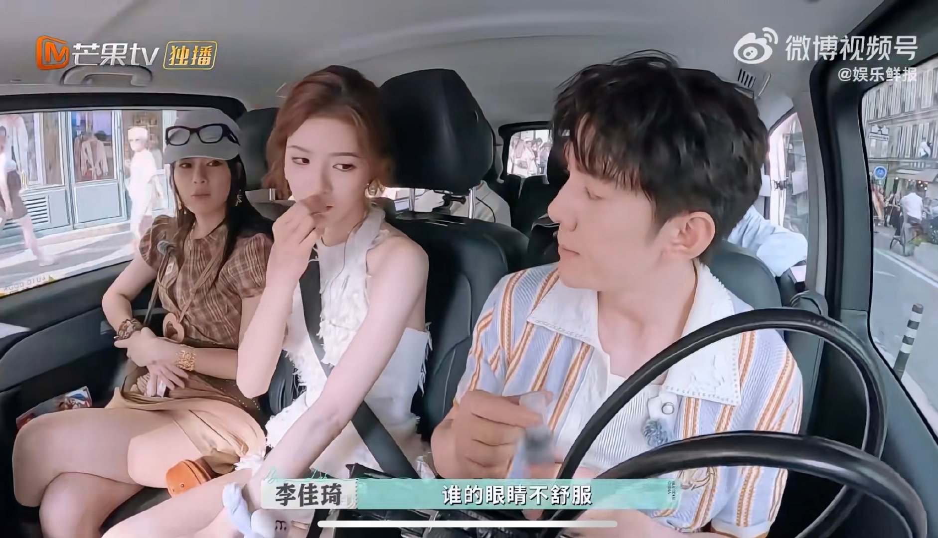李佳琦的包是哆啦A梦的口袋吧 救命！李佳琦的包也太贴心了！要清新口气的含片有，要