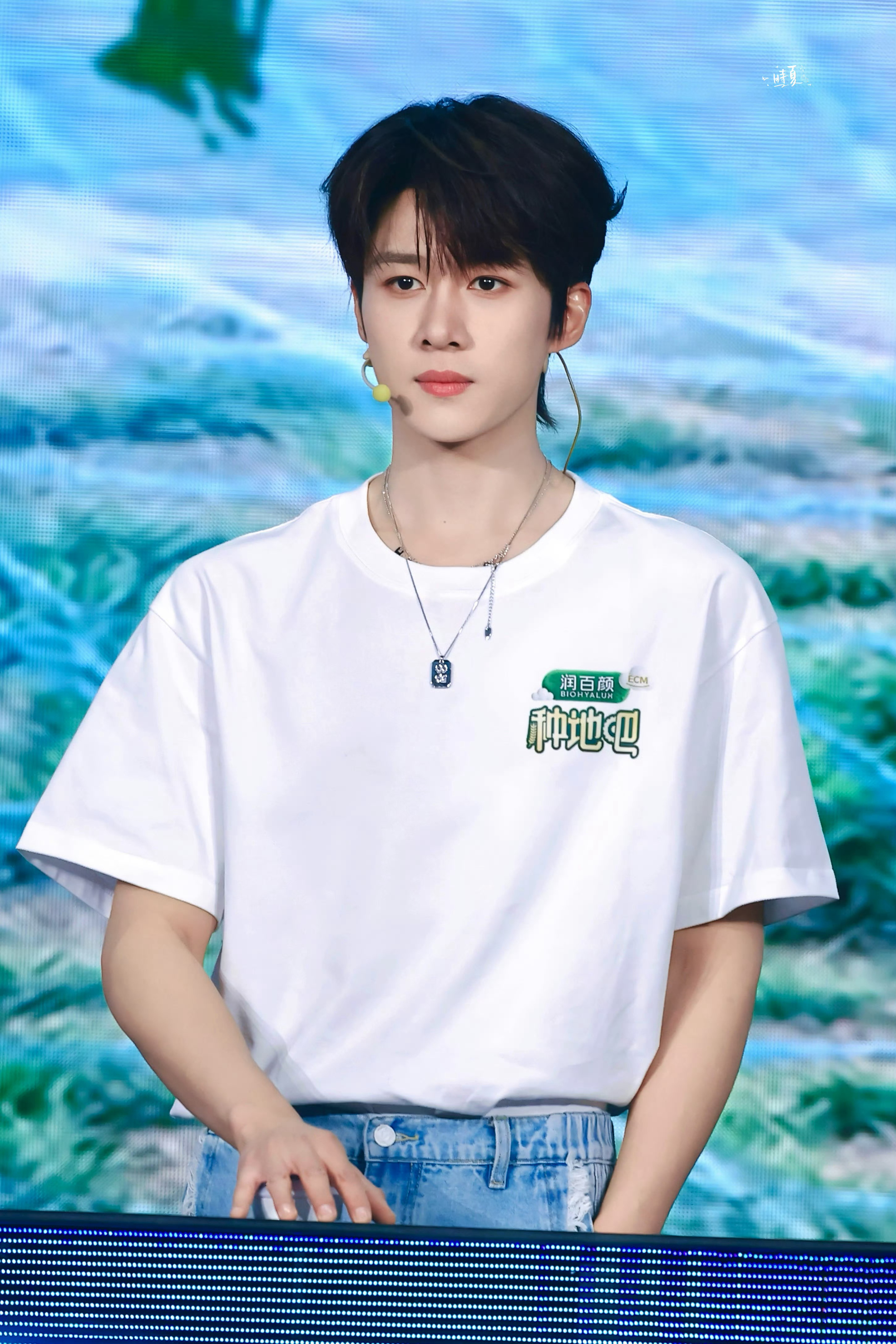 卓沅 💜 卓沅的沅气日常 我在人群中看来看去，只有你有最大的可能性，使我得到永