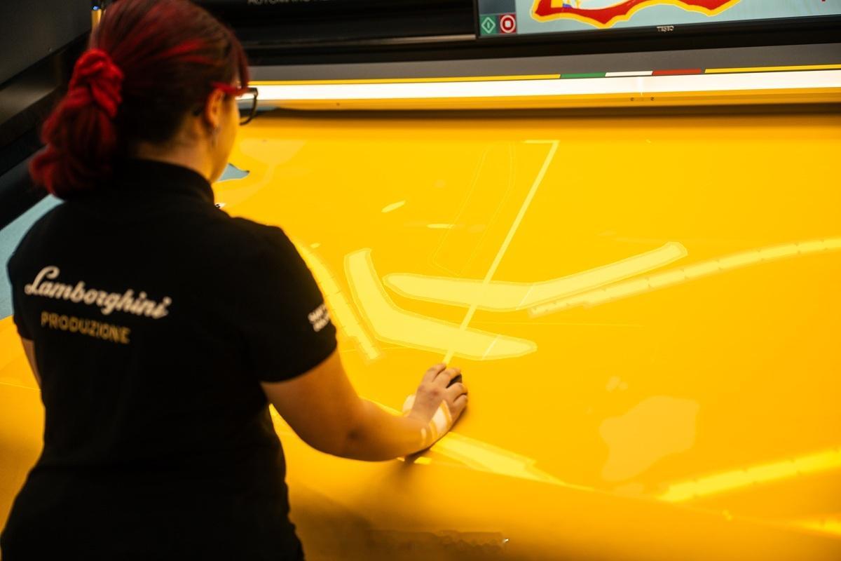 兰博基尼工厂正式启用全新的Selleria内饰定制工坊。作为品牌工艺的核心部门，