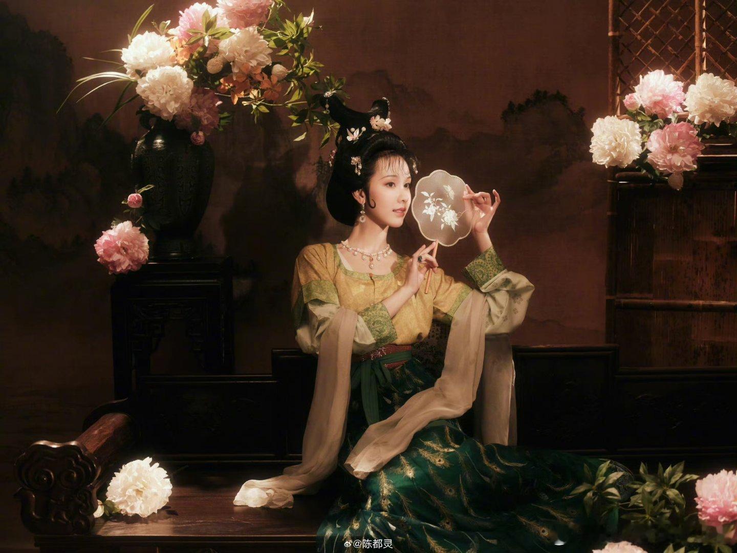 陈都灵古装写真，这张脸做男做女都精彩啊 ​​​