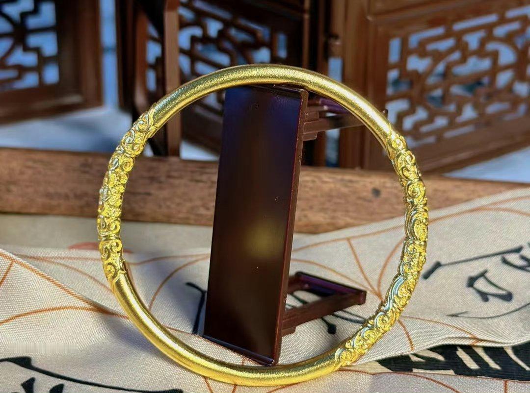 第一批买哪吒金镯的人已赚麻了 好好看，后悔当时没买了[泪][泪]现在这个金价真的