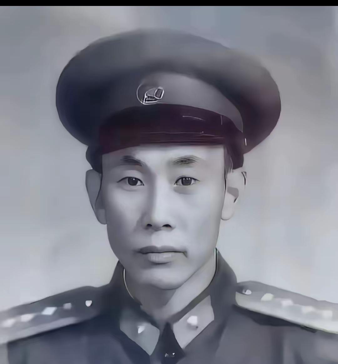 1949年，老红军黄明生回家。十几年的仗打完了，他以为是衣锦还乡，结果推开门，家
