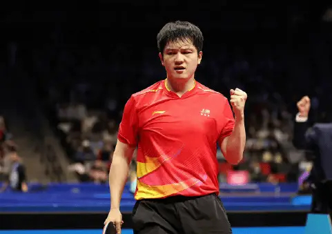 国乒一单对决！乒乓男团决赛：樊振东3-1胜王楚钦，上海队盘分1-1平北京队全运会