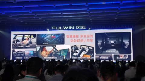 昨晚，奇瑞风云X3L正式上市，按照惯例总结下亮点：
新车定位“新能源方盒子”，叠