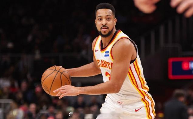 🔥NBA季后赛东部首轮G2战报！老鹰107-106险胜尼克斯，系列赛大比分扳为