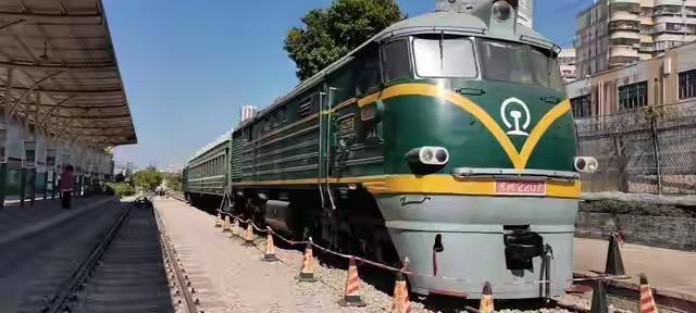 你会为省钱选乘“绿皮火车”吗？

在这个快节奏的时代，省钱似乎成了许多人生活的第