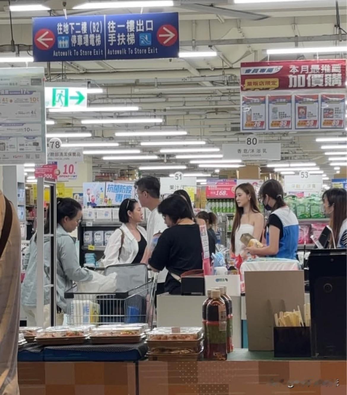 小S不瘦了，一眼就看到她是中年人了！
女儿这个类型就是她年轻时候一直吐槽林志玲的