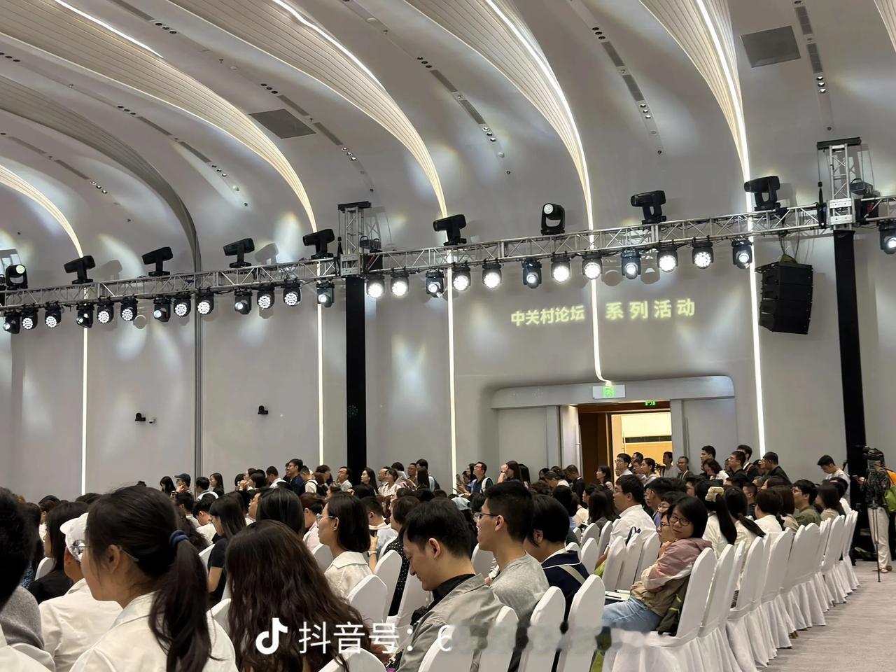 科学智能大会有感，曙光这套存储是AI4S的“数据粮仓”

做AI的都懂一个道理：