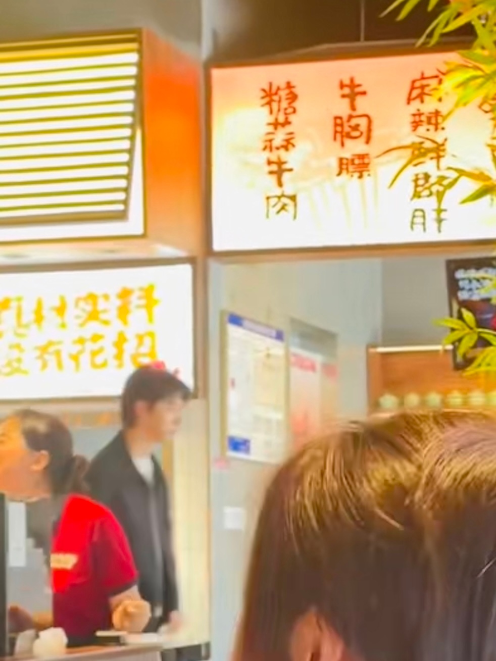 上班之前来一顿串串香 很舒适呀 