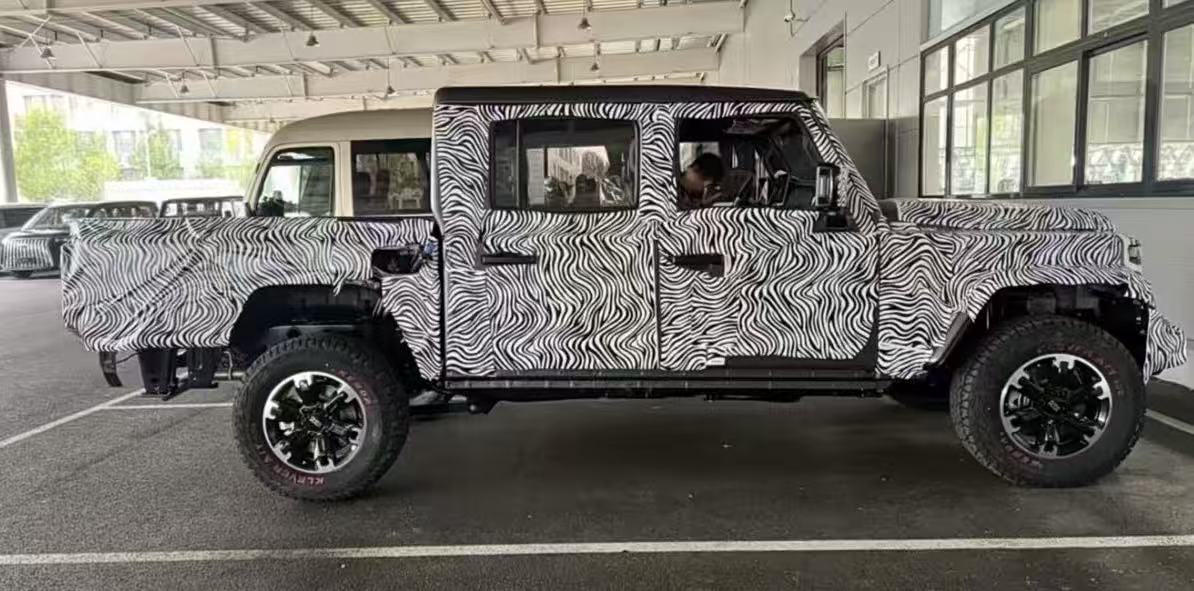 近日获悉，212新能源皮卡将于11月21日开幕的广州车展公开亮相。此前，212皮