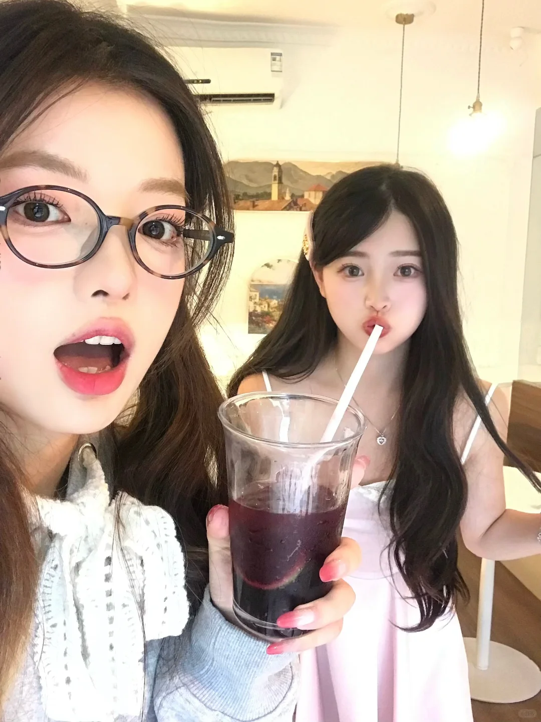 都来学这个姐妹拍照姿势！错位拍照太可爱噜♡