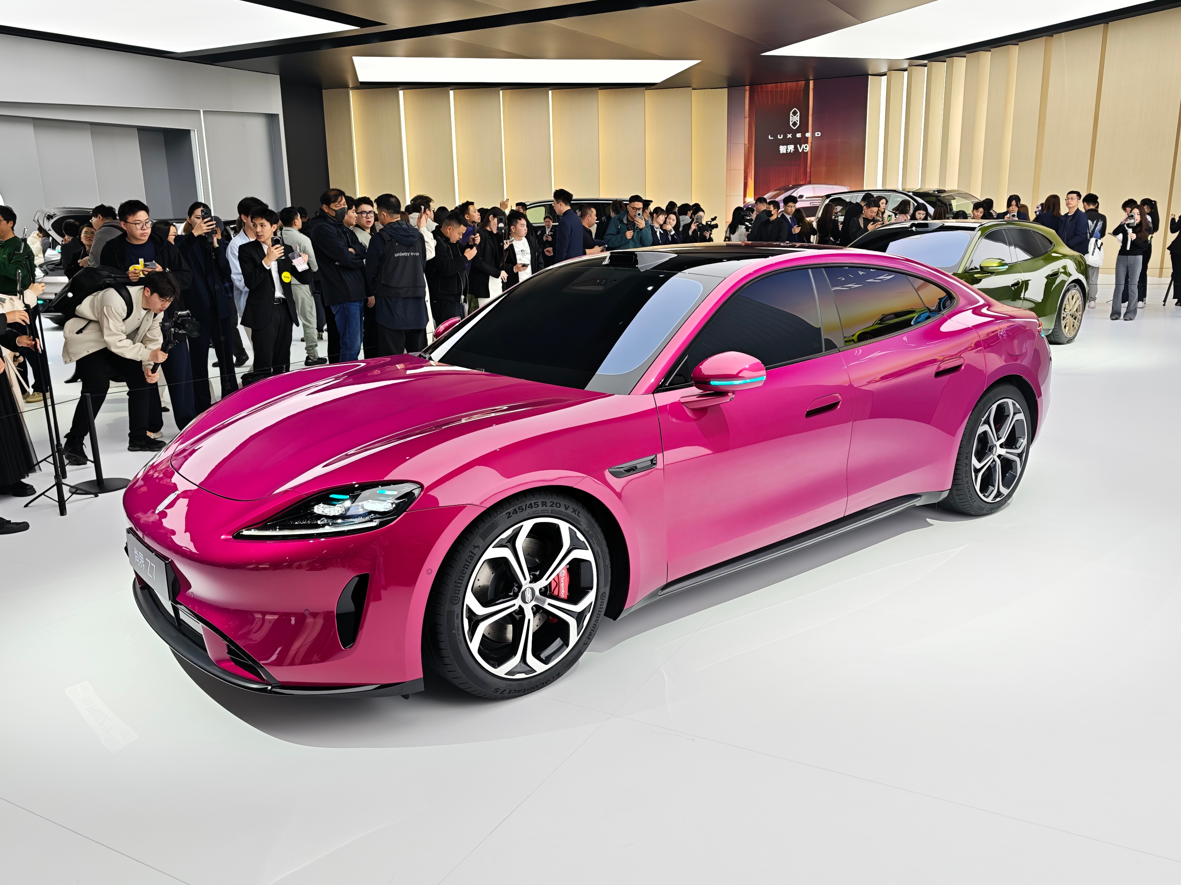 尚界 Z7 这个红色大家感觉如何？帅不帅？ 打几分？ 