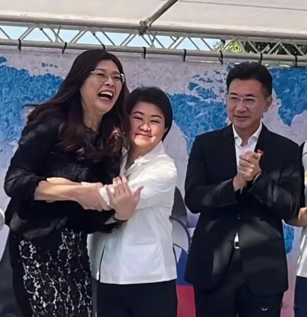 江启臣明显飘了！手握34%民调优势逼宫，郑丽文划红线：蓝营禁不起内耗！
 
1月