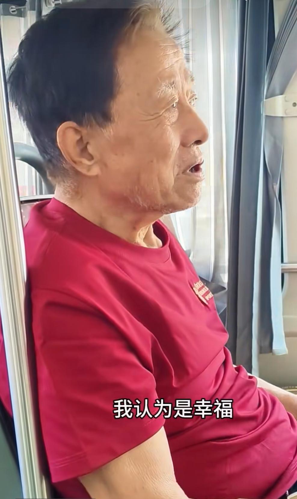 有网友问上海建工爷叔，什么是幸福？爷叔的回答是:幸福就是不愁吃穿，比上不足，比下