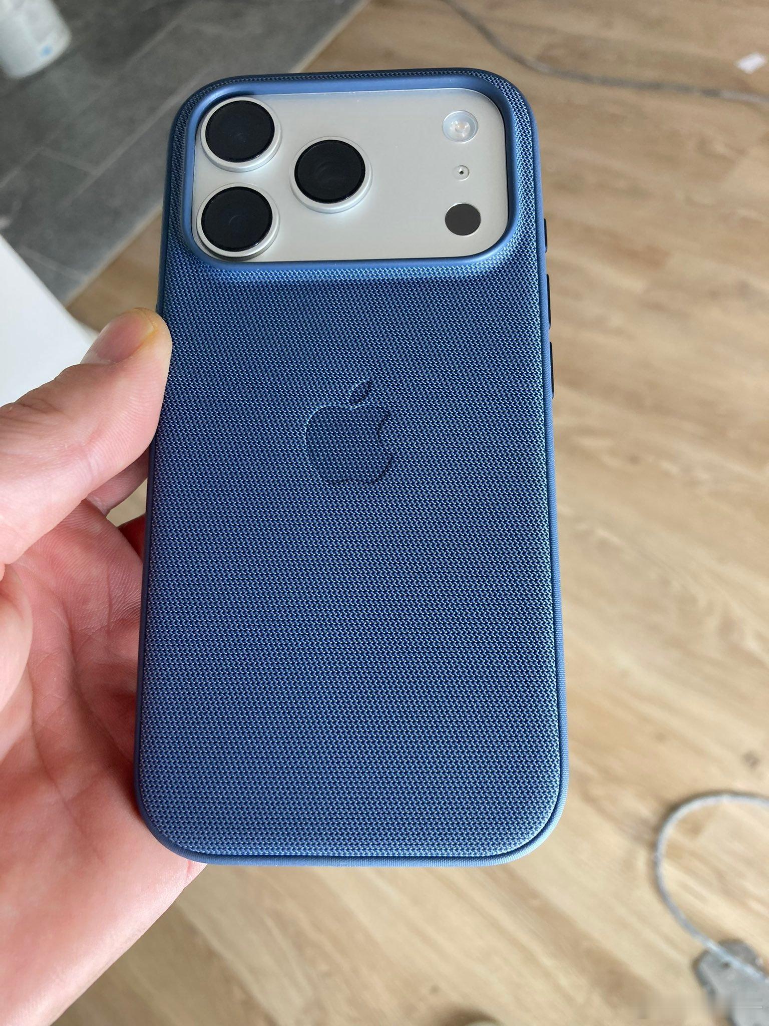 事实证明：iPhone 18 Pro官方保护壳也兼容目前的iPhone 17 P