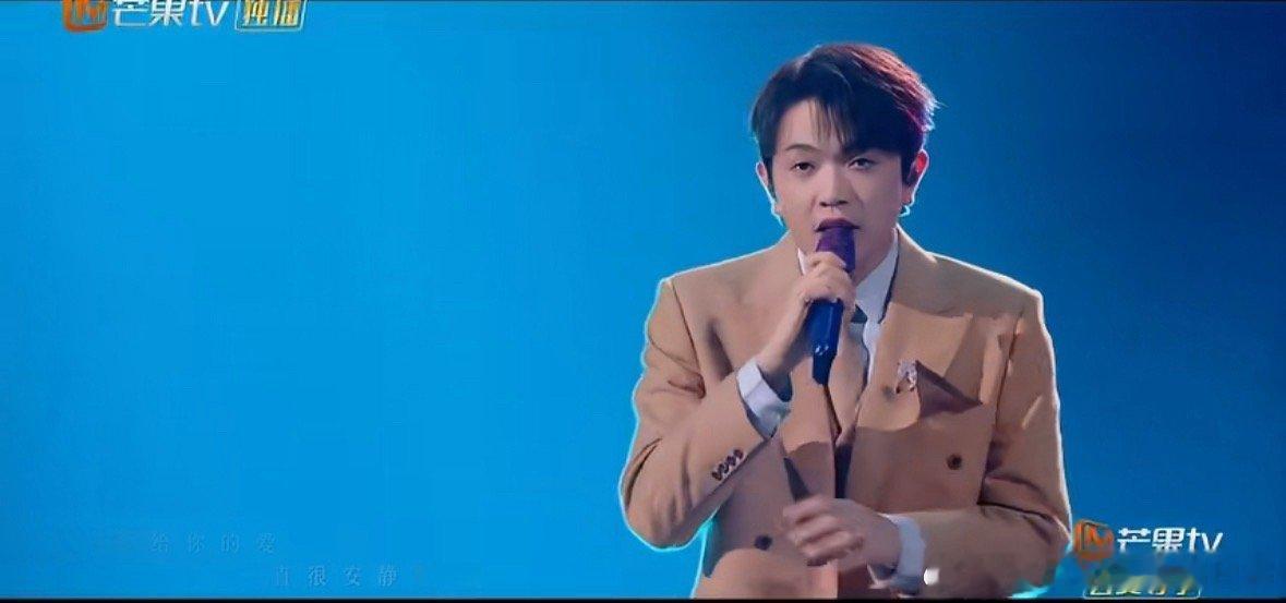 颜人中混响嗓完全就是古偶OST封神！每次听他的歌就像是一场完美的听觉盛宴一样，嗓