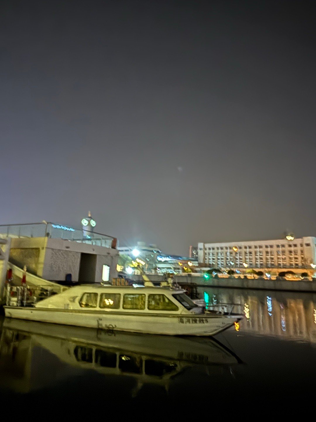 🚴🏻♂️🌃🚴🏻♂️2025赛季结束了，冬天来了，树叶不多了，一个冬天的