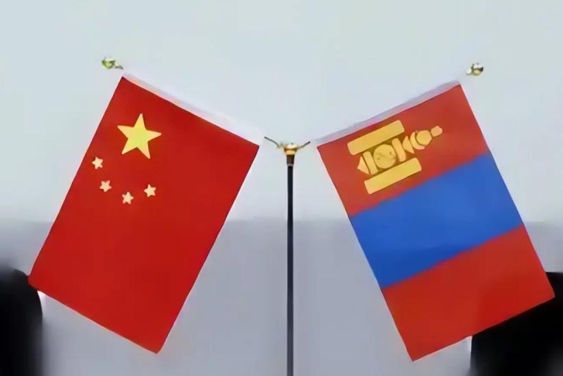 蒙古国乱成一团，反华到底图啥？蒙古国首都乌兰巴托的街头又闹起来了，这回依旧是熟悉