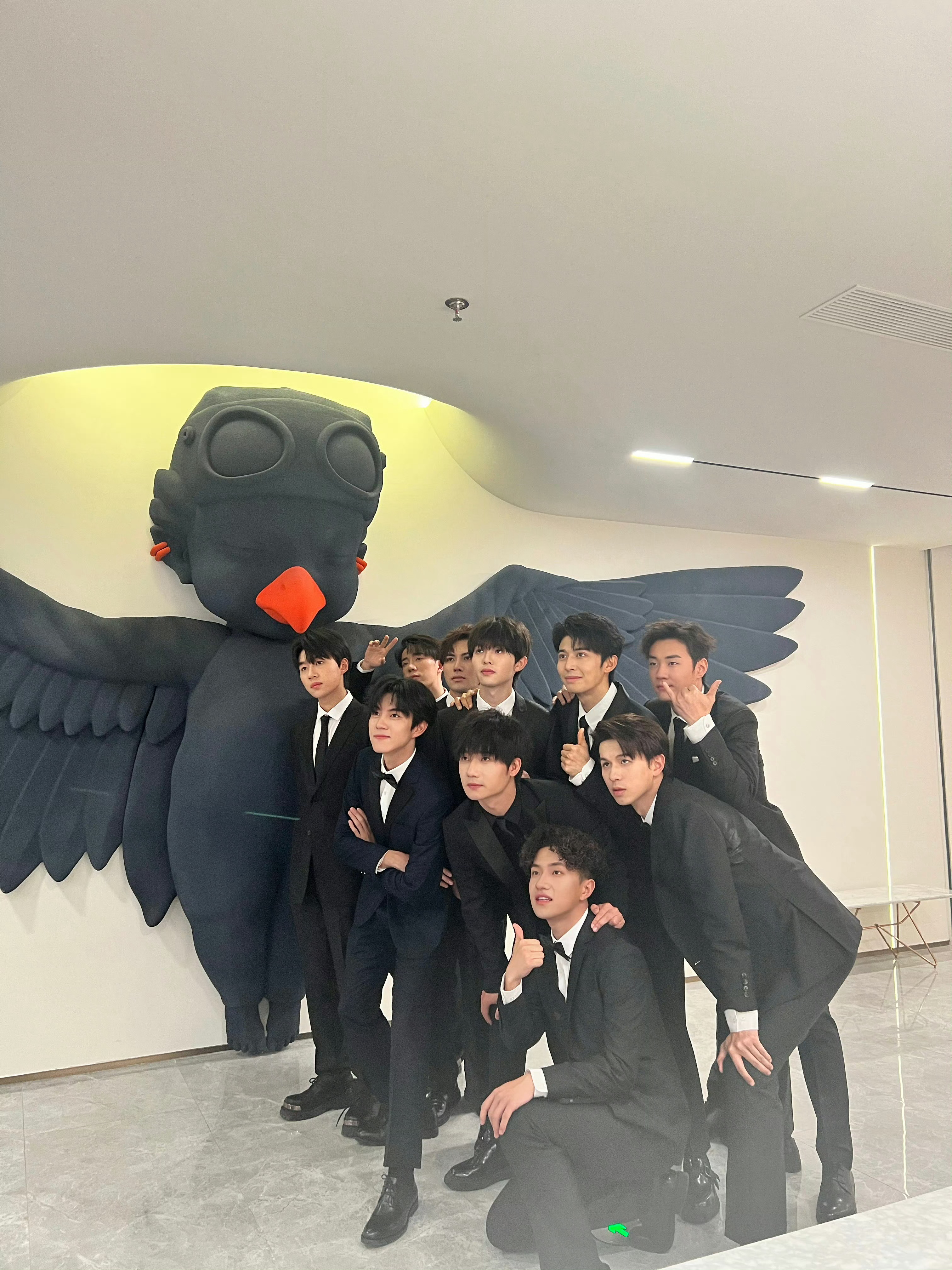 十个勤天接亲游戏难倒伴郎团 们禾伙人有自己的婚礼接亲游戏，除了连连看怎么还有按年