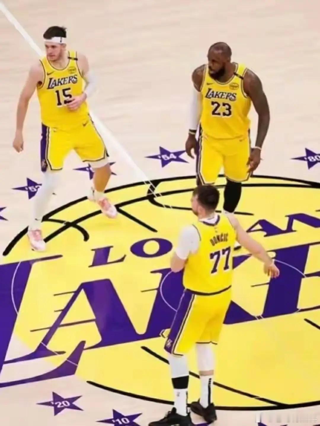 湖人完全体恐怖来袭，进攻火力全覆盖 终于等到了 的回归！今天，湖人主场迎战爵士，