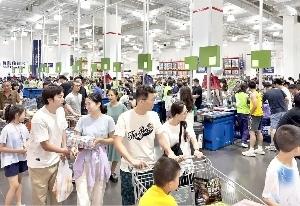 今天是7月25日，一条关于惩治垄断行为的热点事件上热搜。

市场监管总局依法对某
