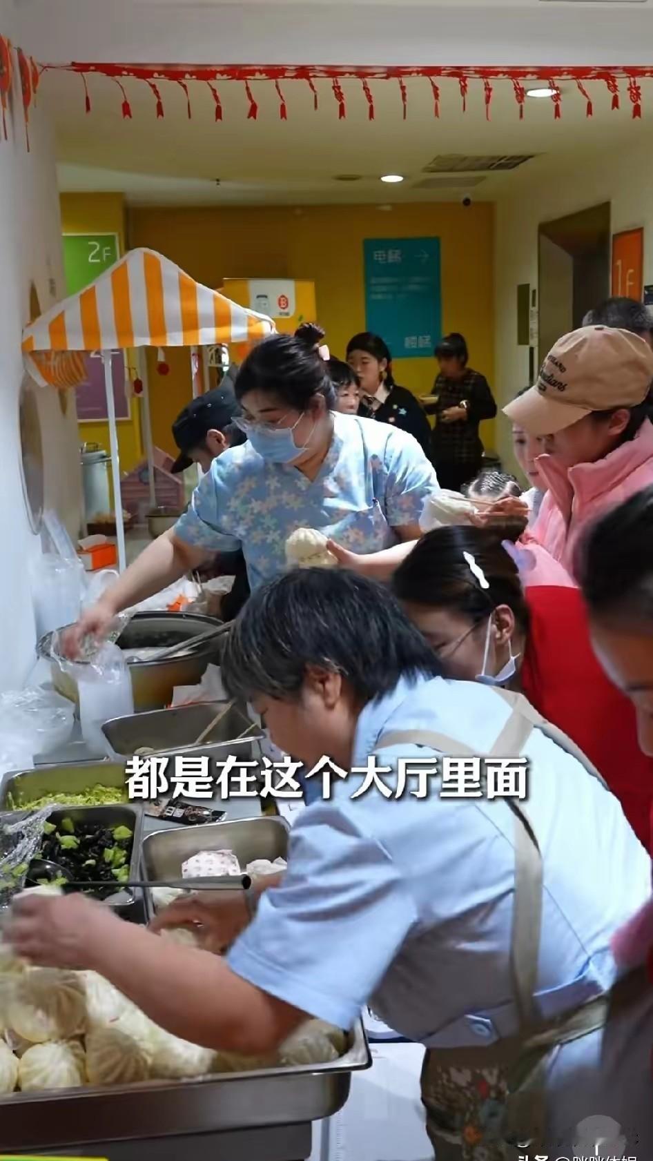 看到李亚鹏那家医院的年会照片，真是让人心里五味杂陈。

好歹也是曾经的顶流大明星