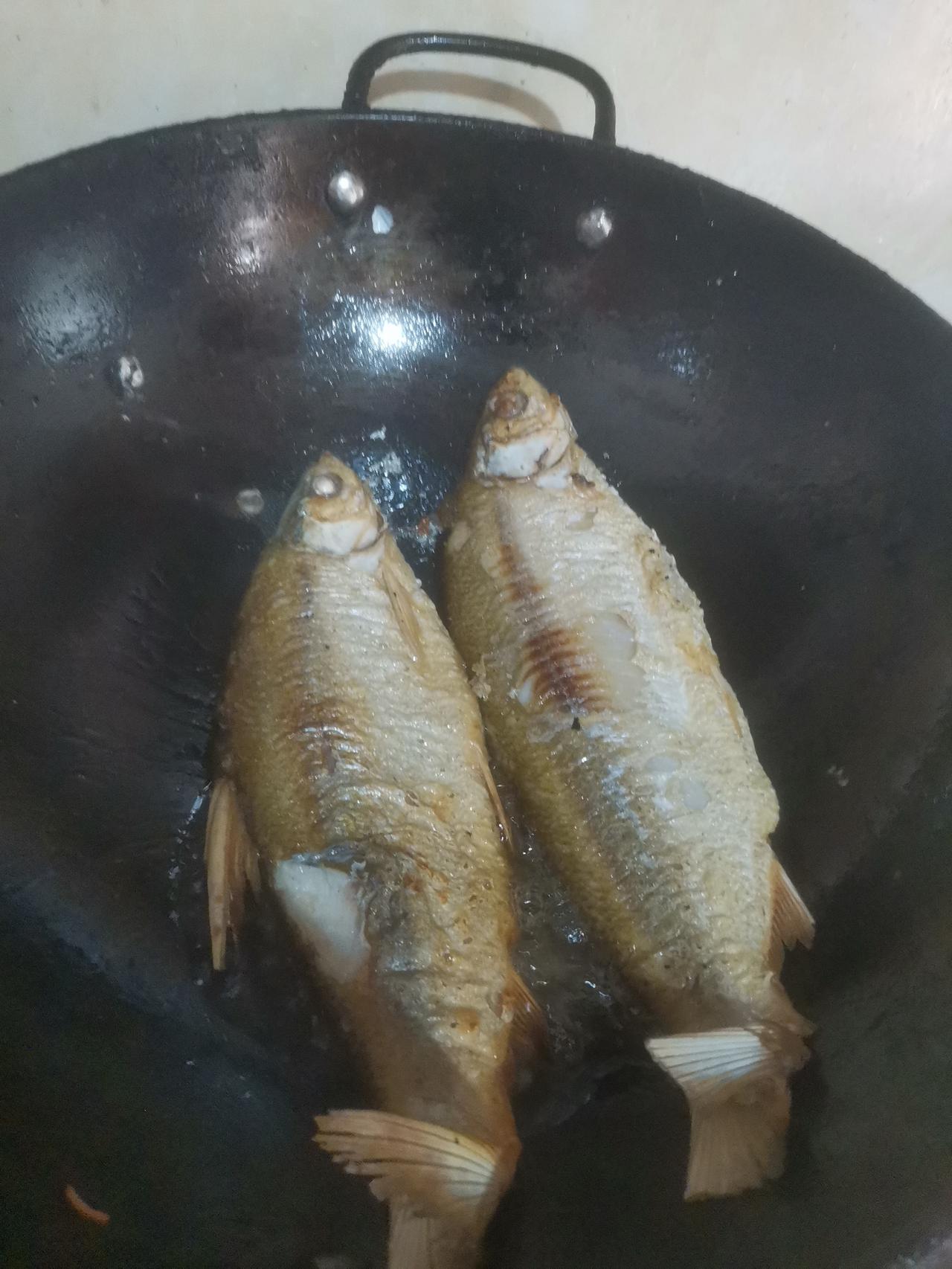 现在是上午十点零五分。
我洗好了鹅，在水中浸泡。由于我妈今天忙，没时间剁鹅肉。