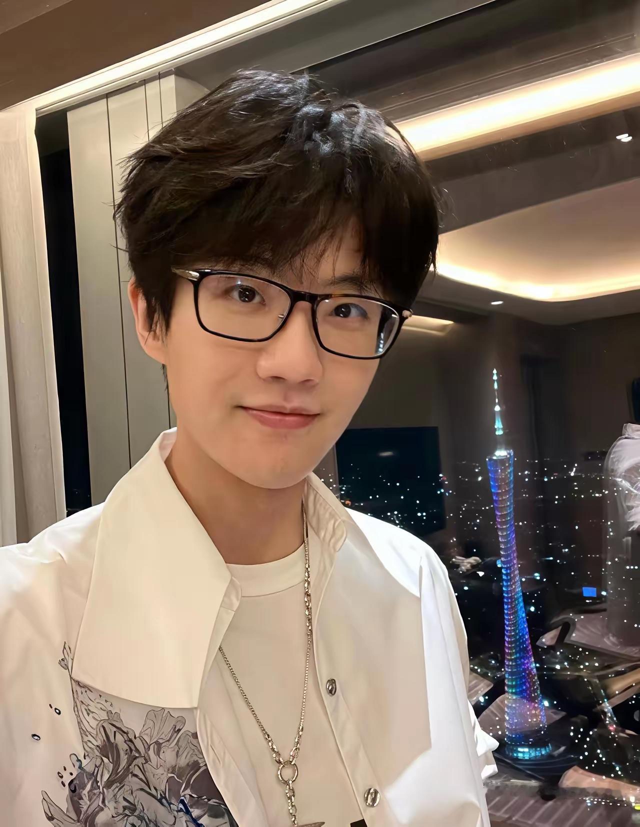 如果我有女儿
我肯定不会让她嫁给许嵩
不是因为他都40岁了，而是因为许嵩这个人他