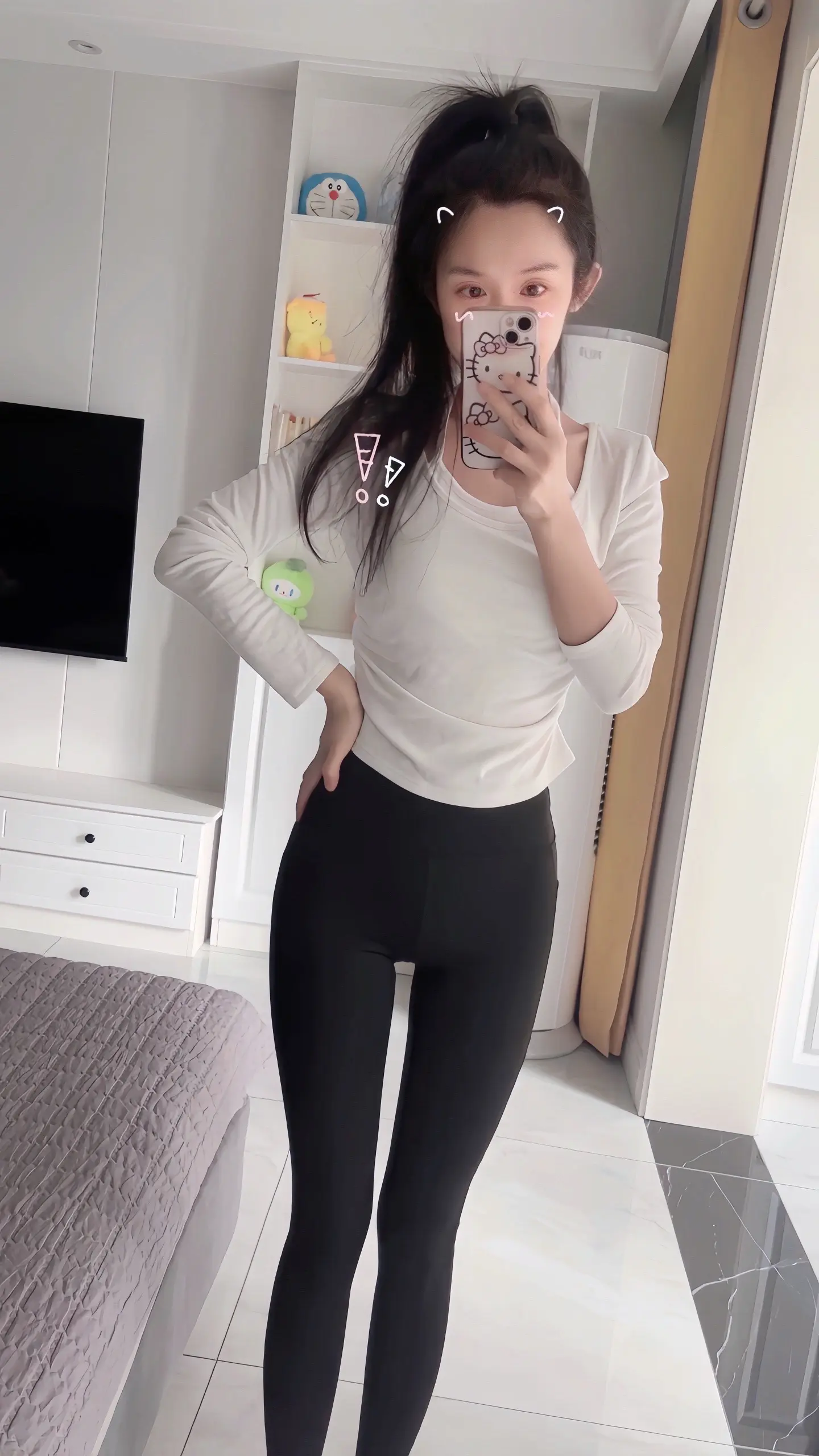 对镜拍完美身材瑜伽裤背影杀清纯