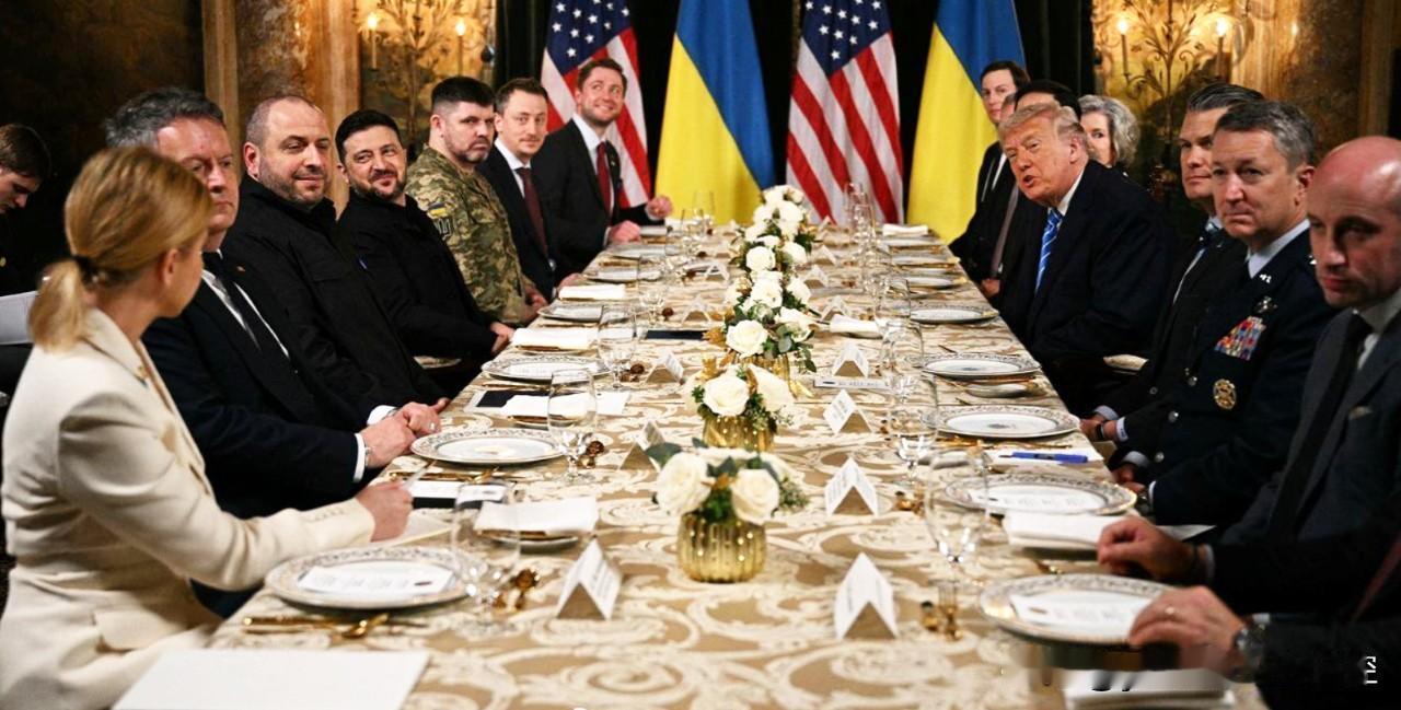 【美乌领导人在海湖庄园会晤】
     美东时间12月28日下午，美乌总统在佛州