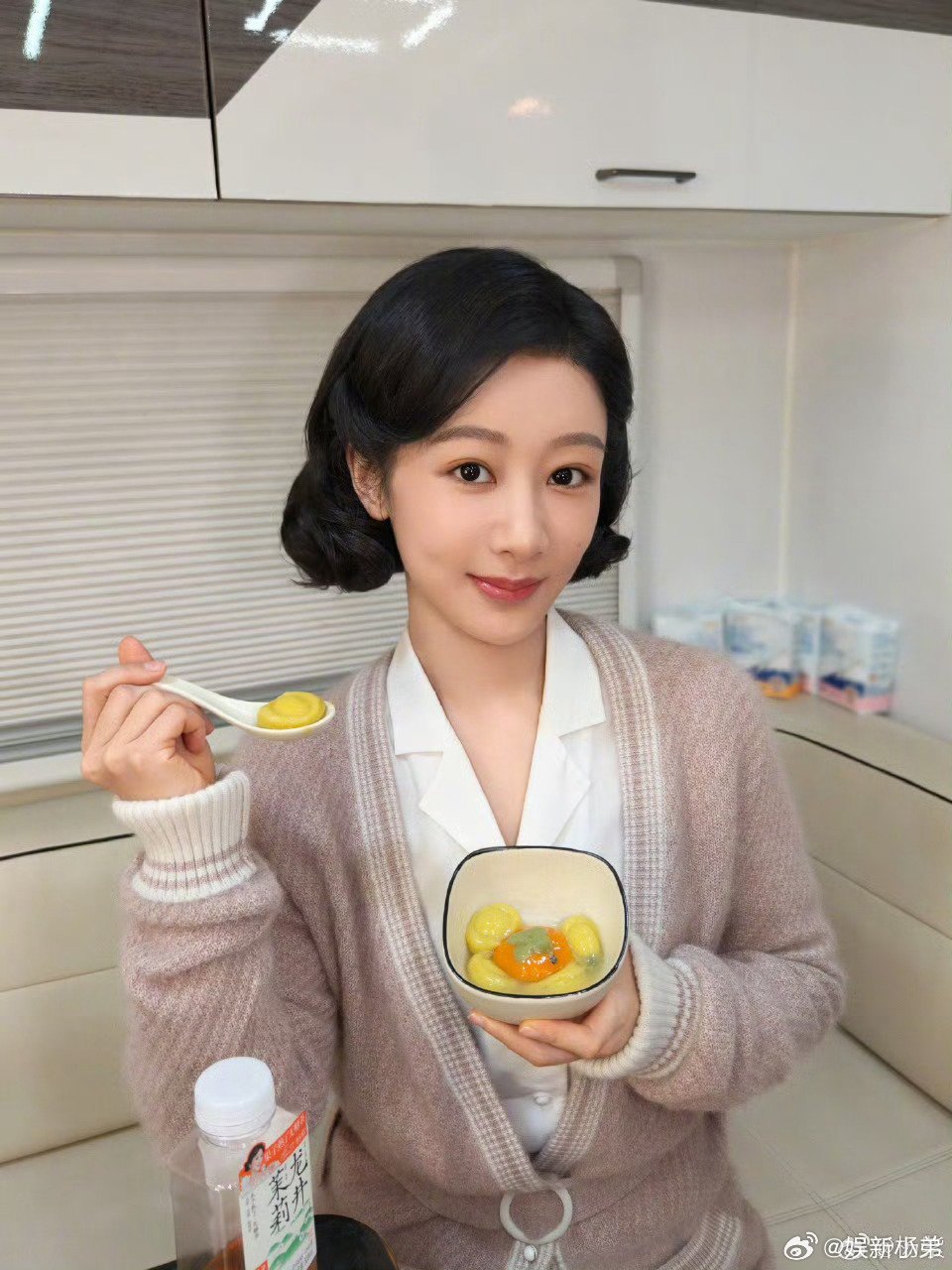 杨紫元宵节营业，要一起去吃的紫米举手报名，小弟带你们去杨紫