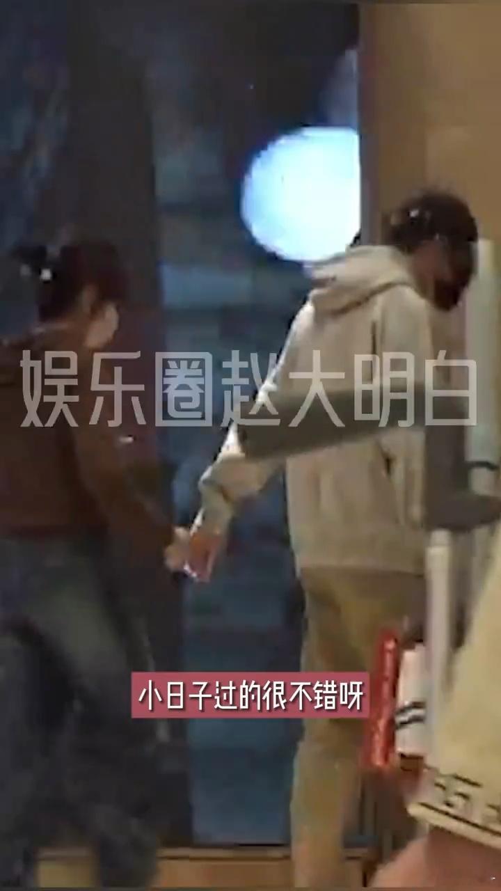 俞灏明王晓晨逛街俞灏明王晓晨牵手逛街看电影 俞灏明 