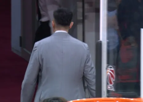 郭艾伦谈杜锋离场：杜指导气着了&心态出问题，走路都横着走