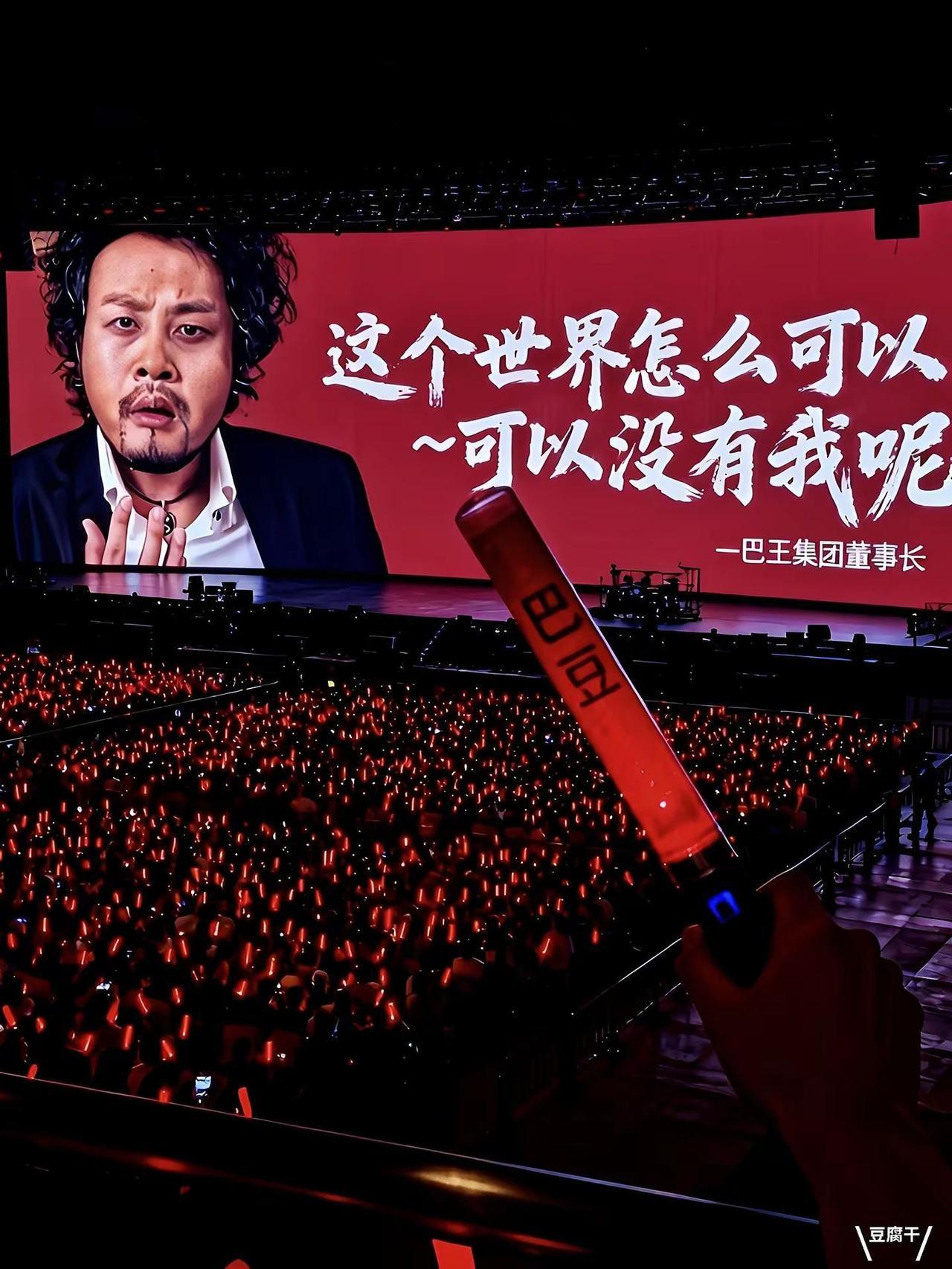 各位铠甲勇士的朋友们，大家好！我是巴豆，一个来自异世界的计算机天才，也是一名狂热